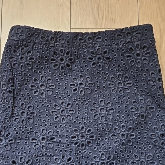 J.Crew Navy Floral Eyelet Embroidered No.2 Pencil Skirt Sz 4 - Picture 3 of 8